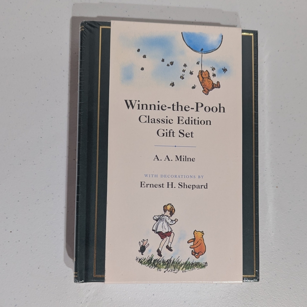 BNWT Winnie-the-Pooh Classic Edition Gift Set